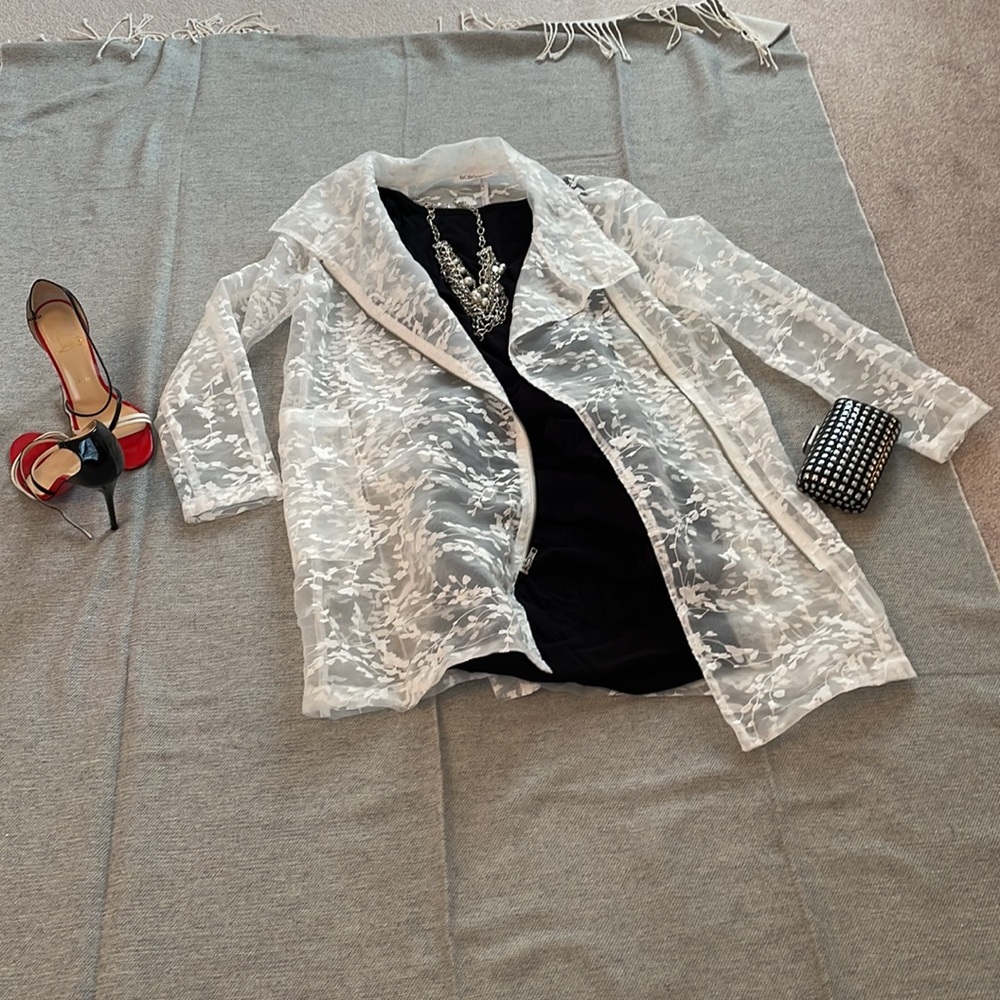 BCBG Embroidered kimono . White size M/L